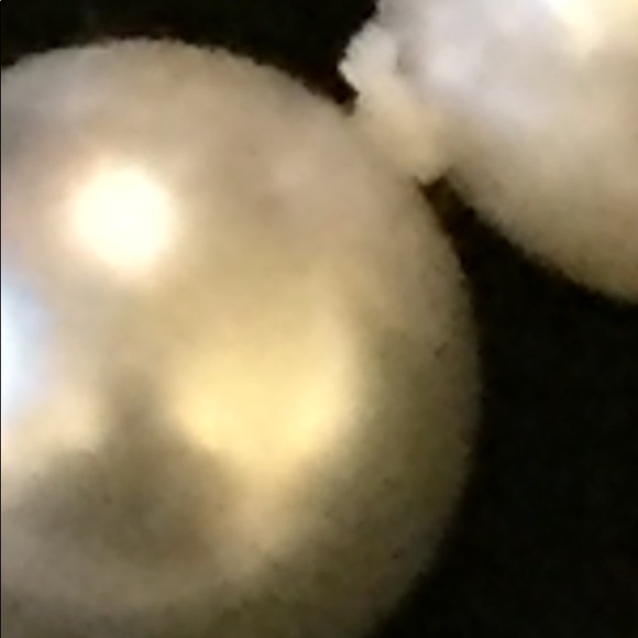 Beautiful 17” three color pearl necklace. - Picture 5 of 5